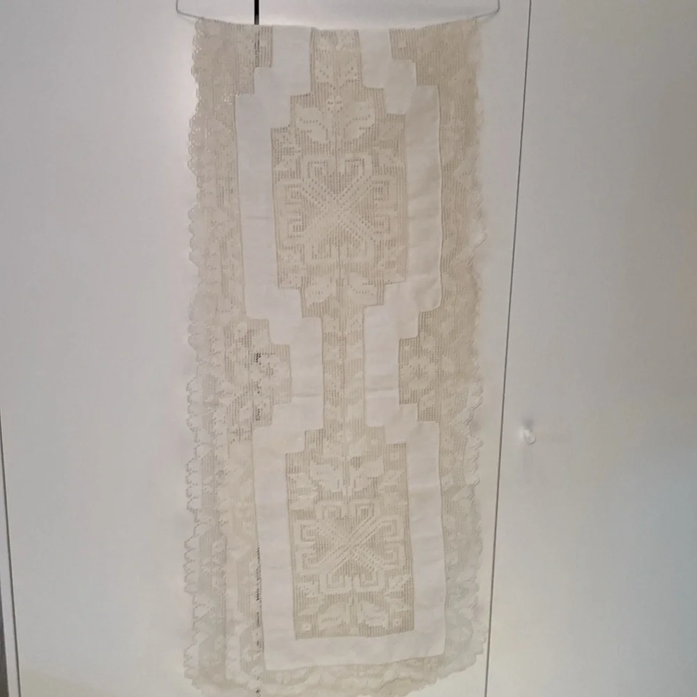 Bundle of (18)lace table runners (4) embroidery beautiful Victorian romantic